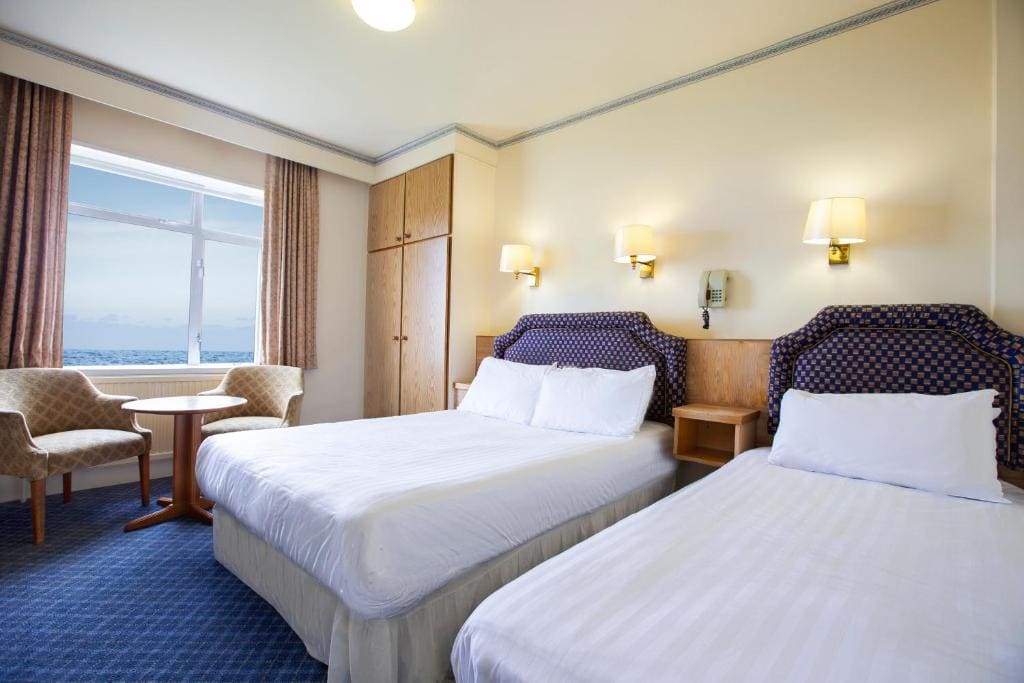 Livermead Cliff Hotel - Main view