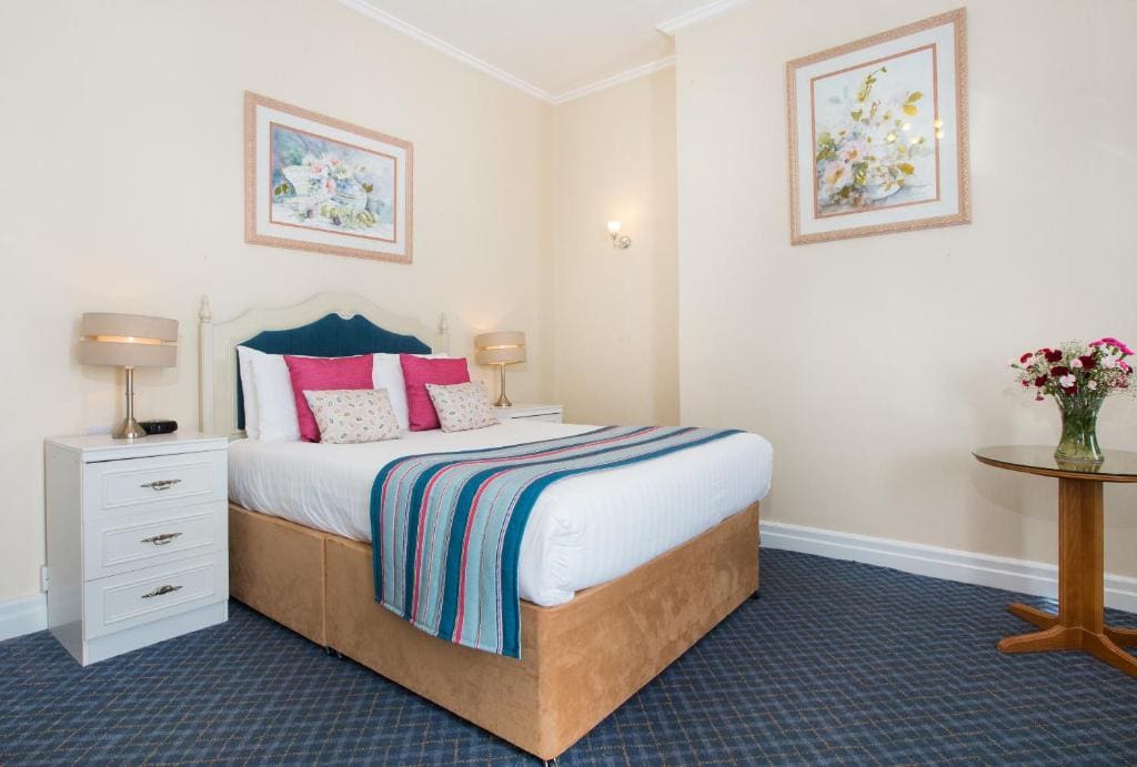 Livermead Cliff Hotel - View 2