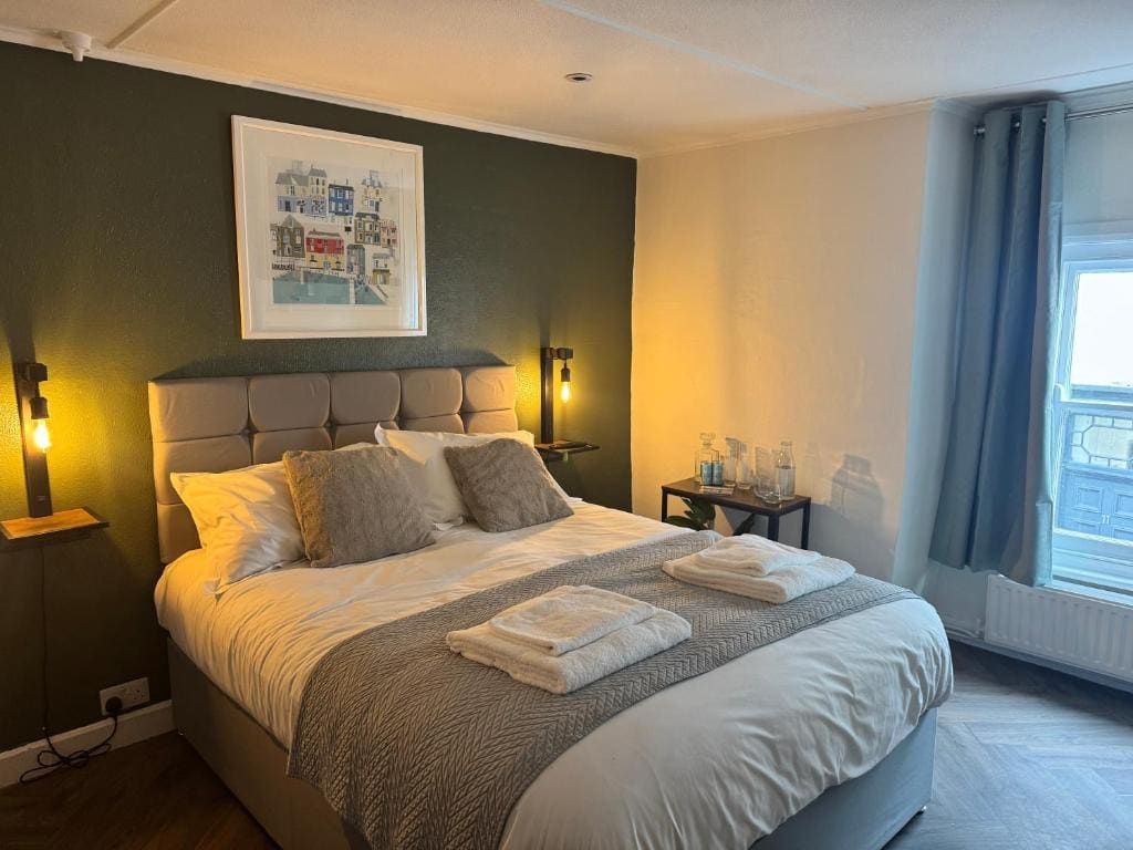 The London Inn - View 6