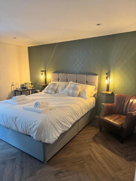 The London Inn - View 2
