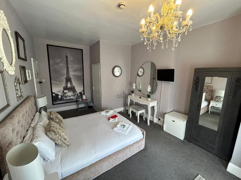 The Lyndhurst Guest house - View 2