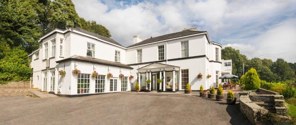 The Manor Hotel - Main view