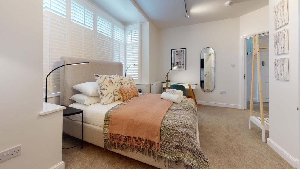 The Oxford Lodge - Ensuite Rooms - View 2