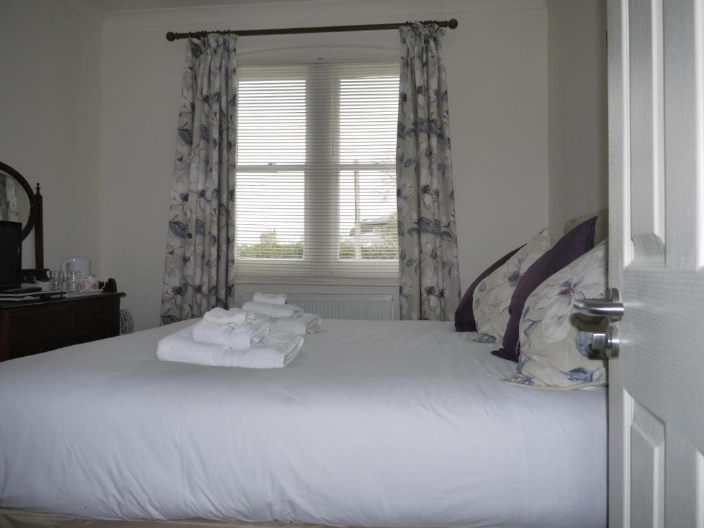 The Pilot Boat Inn, Isle of Wight - View 2