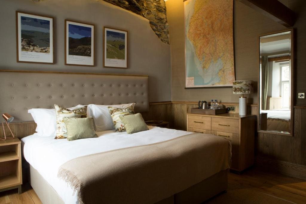 The Queen's Head Hotel - View 2
