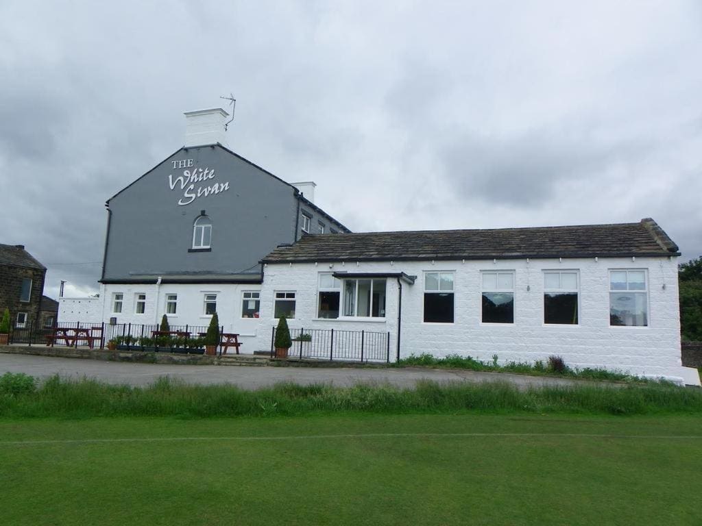 The White Swan, Yeadon - Main view