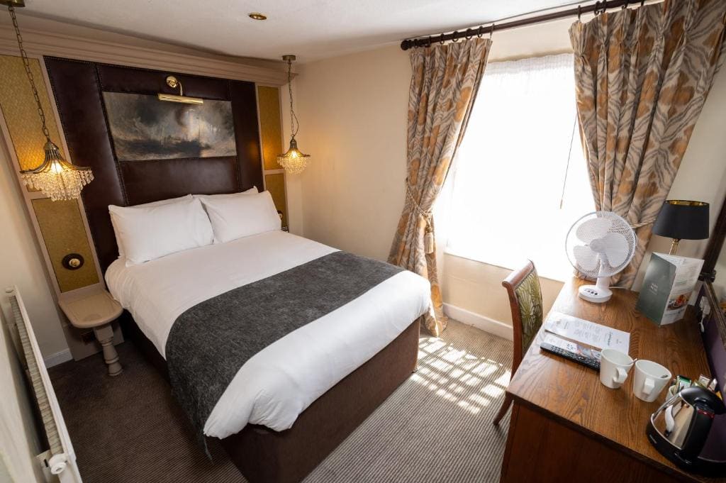 Antelope by Greene King Inns - View 6