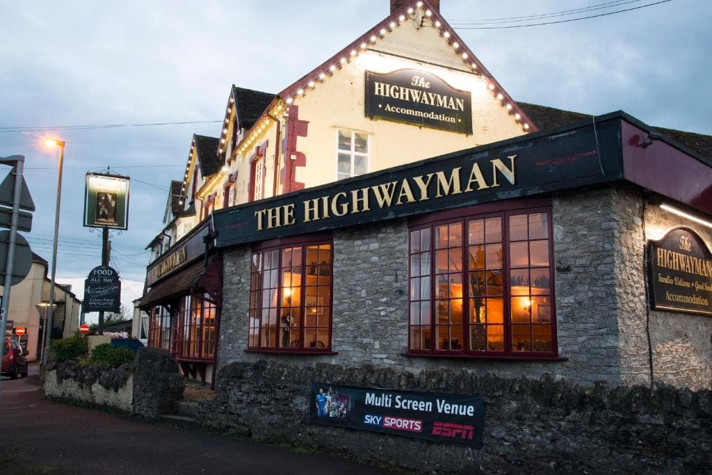 The Highwayman Inn - Main view
