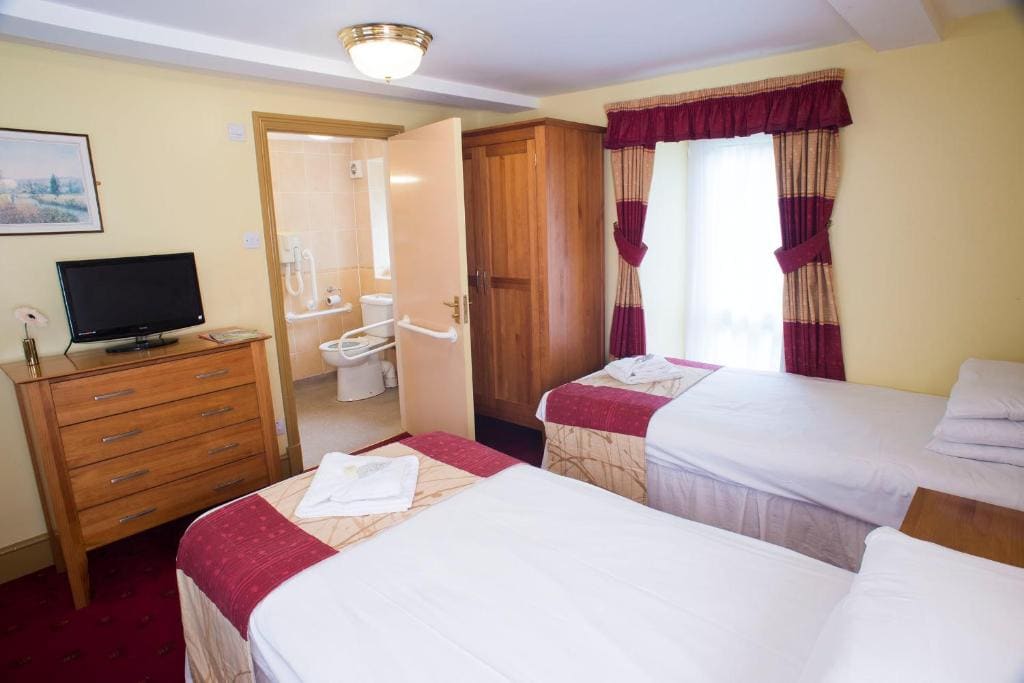 The Highwayman Inn - View 7
