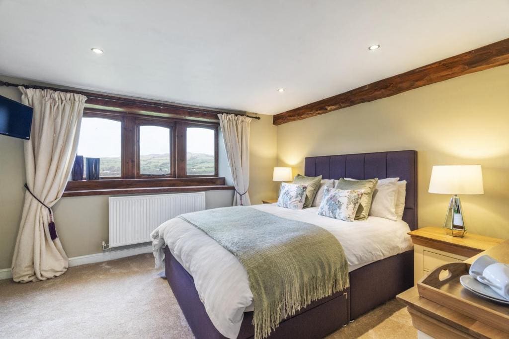 Throstle Nest Farm - View 6