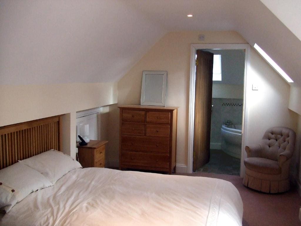 Tibbiwell Lodge - View 6