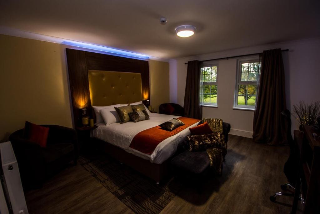 Trivelles Gatwick Hotel & airport Parking - View 2