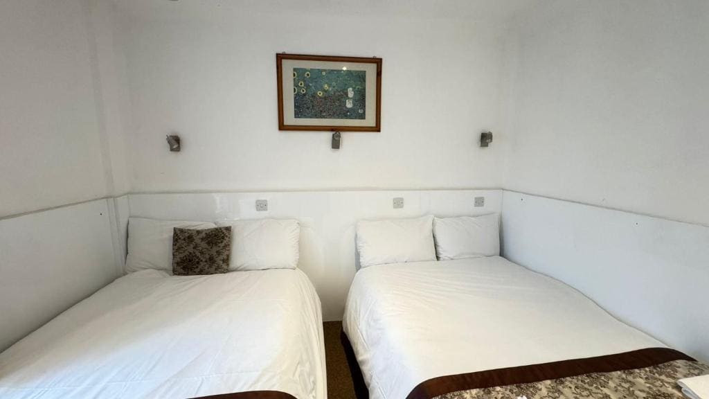Warwick Road Rooms - View 7