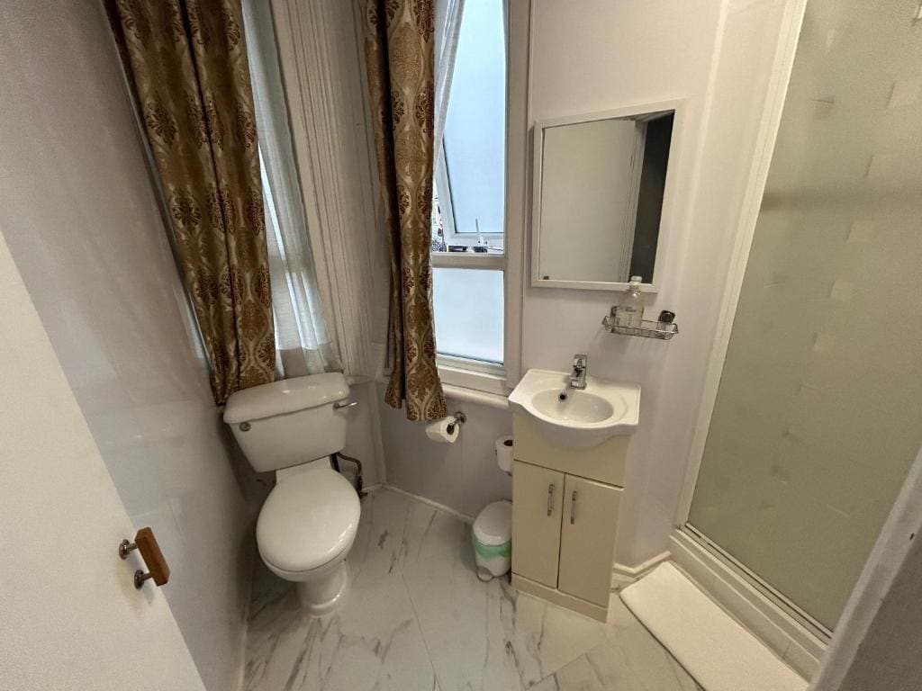 Warwick Road Rooms - View 3