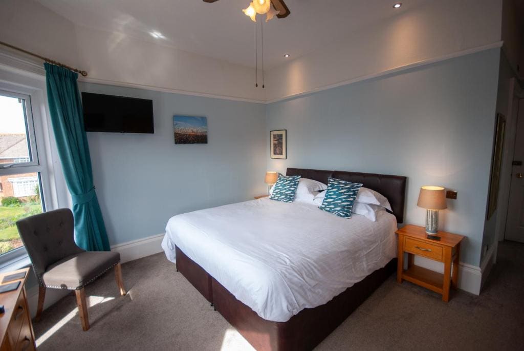 Westbury Lodge - View 7