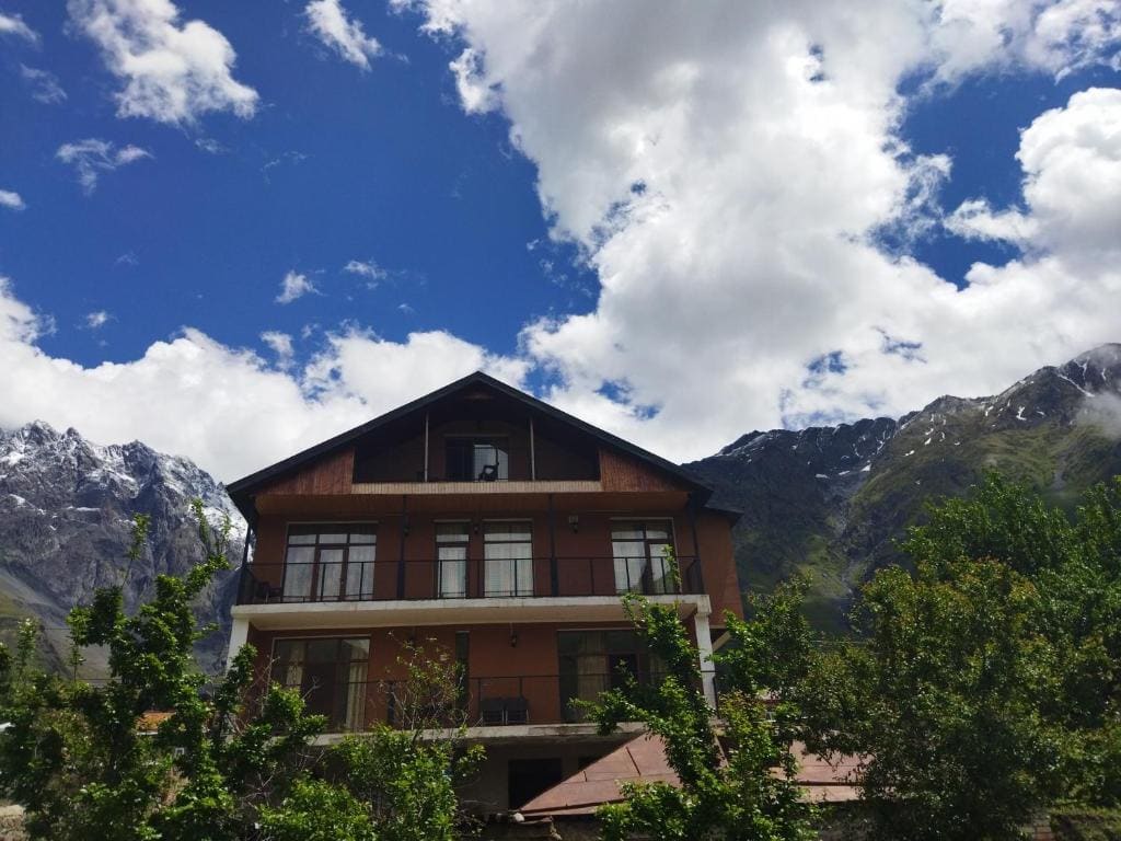 DISCOVER KAZBEGi HOTEL - Vista 2