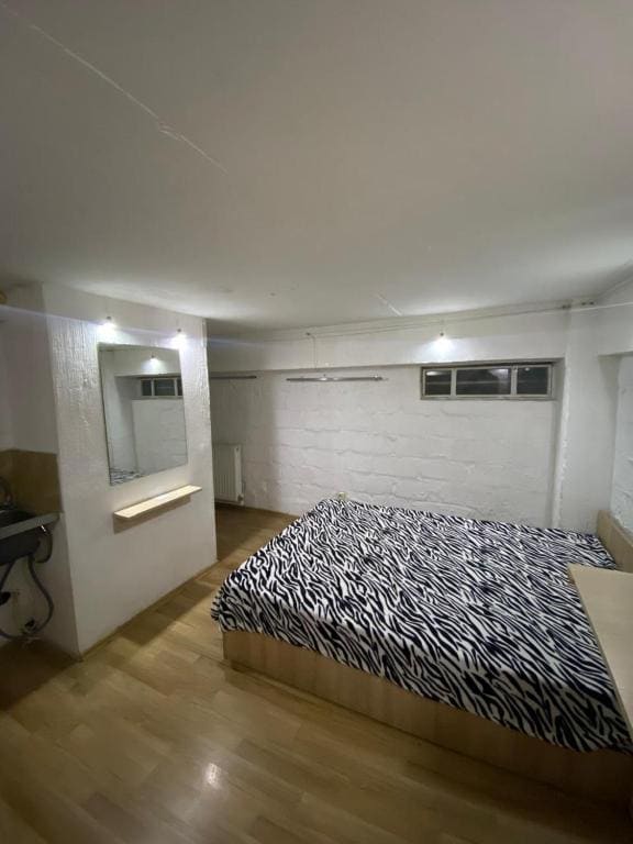 Paradise 4 - Main view