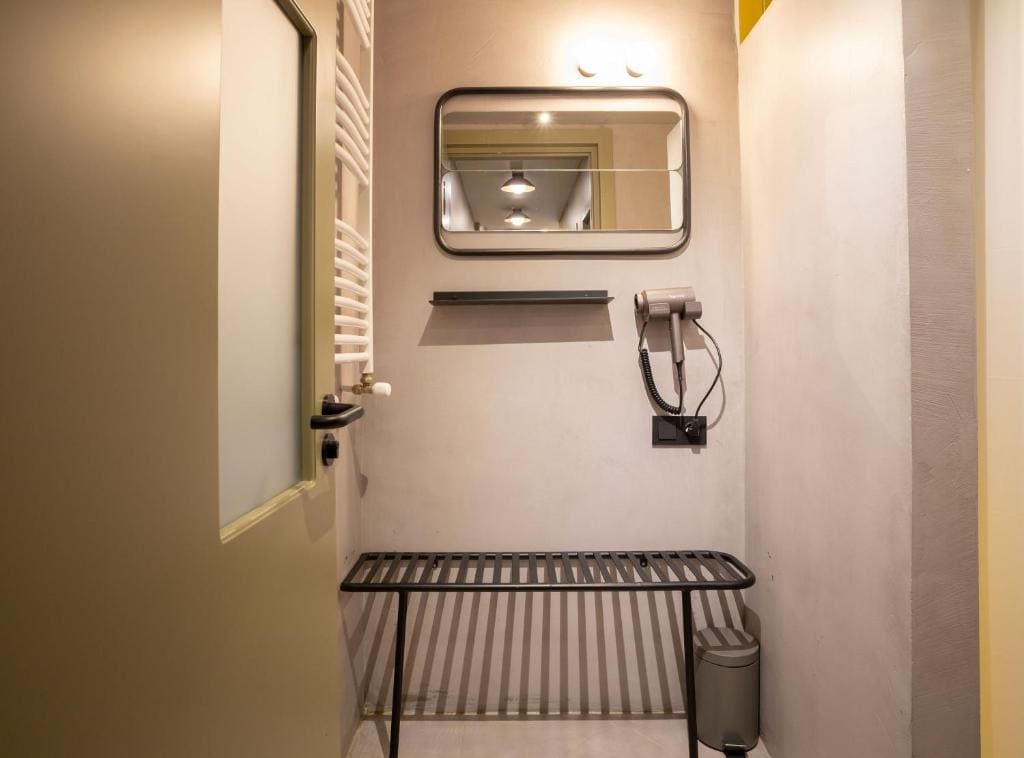 Ruby Hostel, Kutaisi - Private & Shared Rooms - View 2