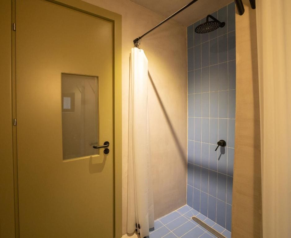 Ruby Hostel, Kutaisi - Private & Shared Rooms - View 6