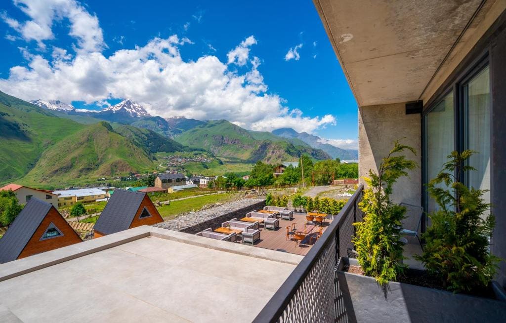 Step Inn - Kazbegi - View 2