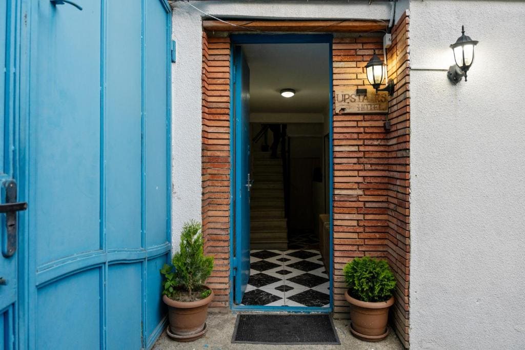 Upstairs Hotel Tbilisi — Ansicht 2