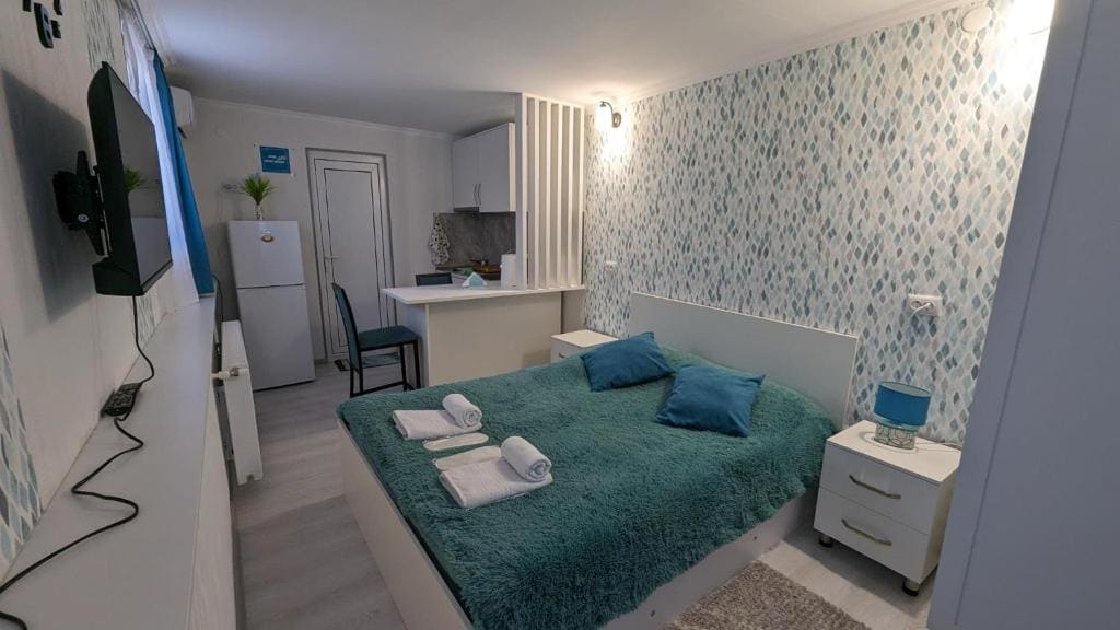 White Orchid - Main view