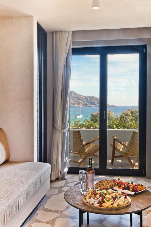 Almi Luxury Rooms - View 4
