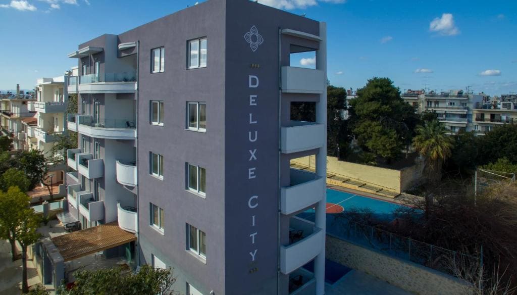 Deluxe City Hotel - Main view
