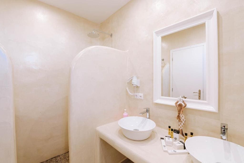 HOTIDAY Room Collection - Naxos - View 3