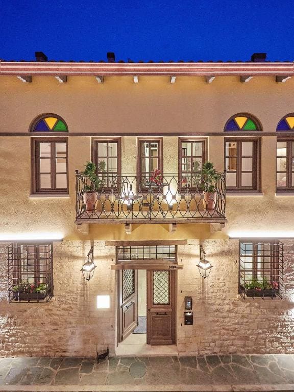 IALNA Boutique Hotel - Main view