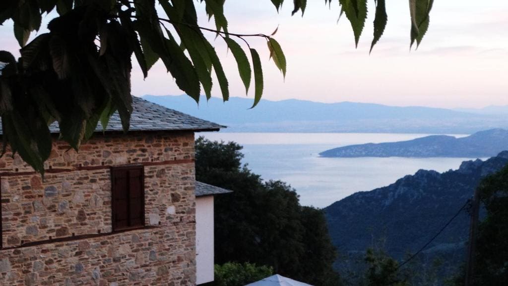 Iliopetra Suites — Vue 4