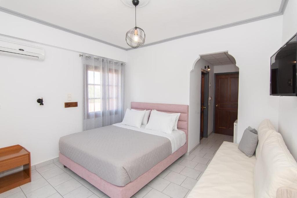 Iro's Residence - View 4