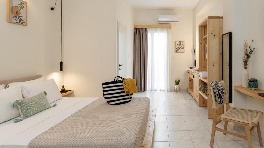 Capella Skiathos, Town - View 4