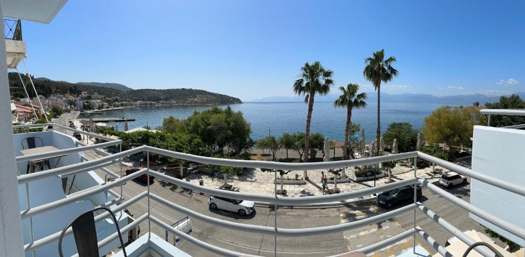 Mistral-Καπος - Main view