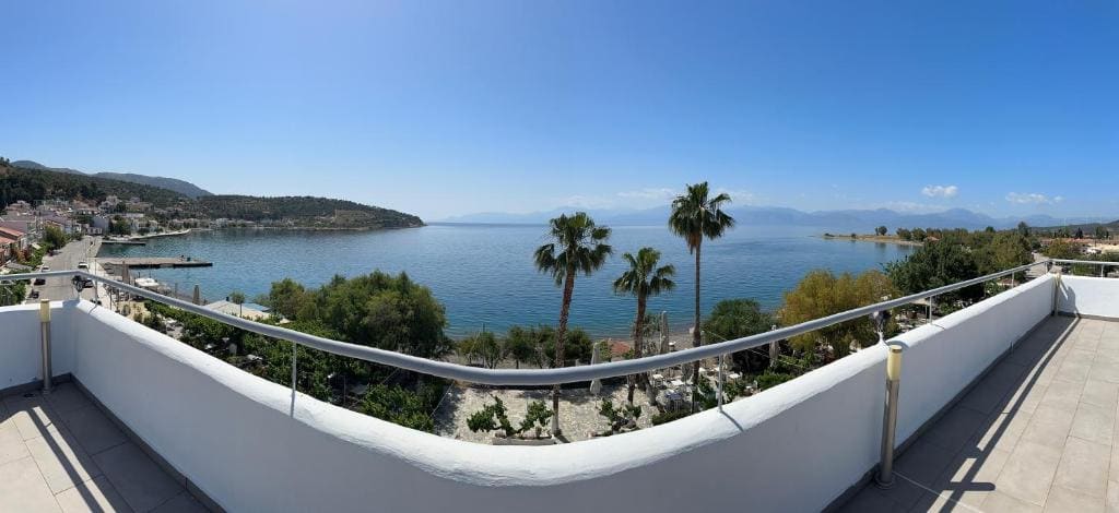 Mistral-Καπος - View 2