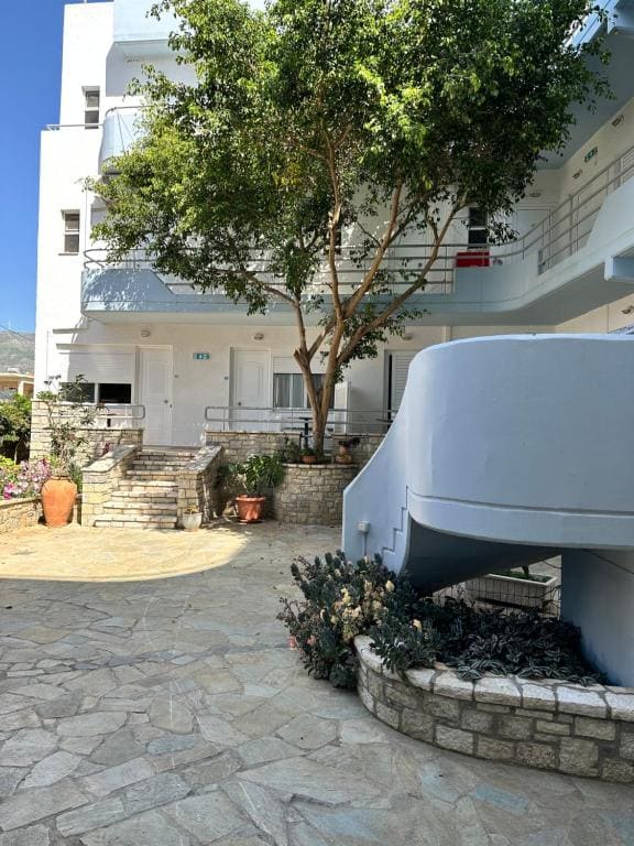Mistral-Καπος - View 7