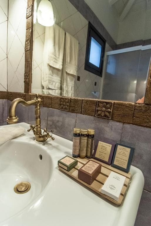 Ostra Menalon Luxury Suites - View 4