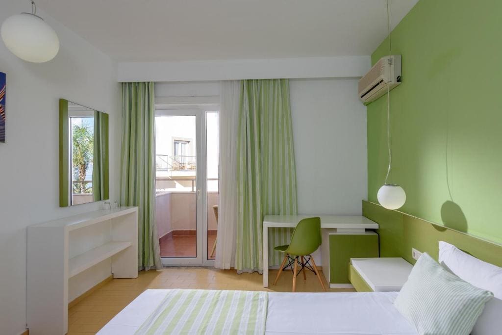 Zeus Hotels Palm Beach - View 7