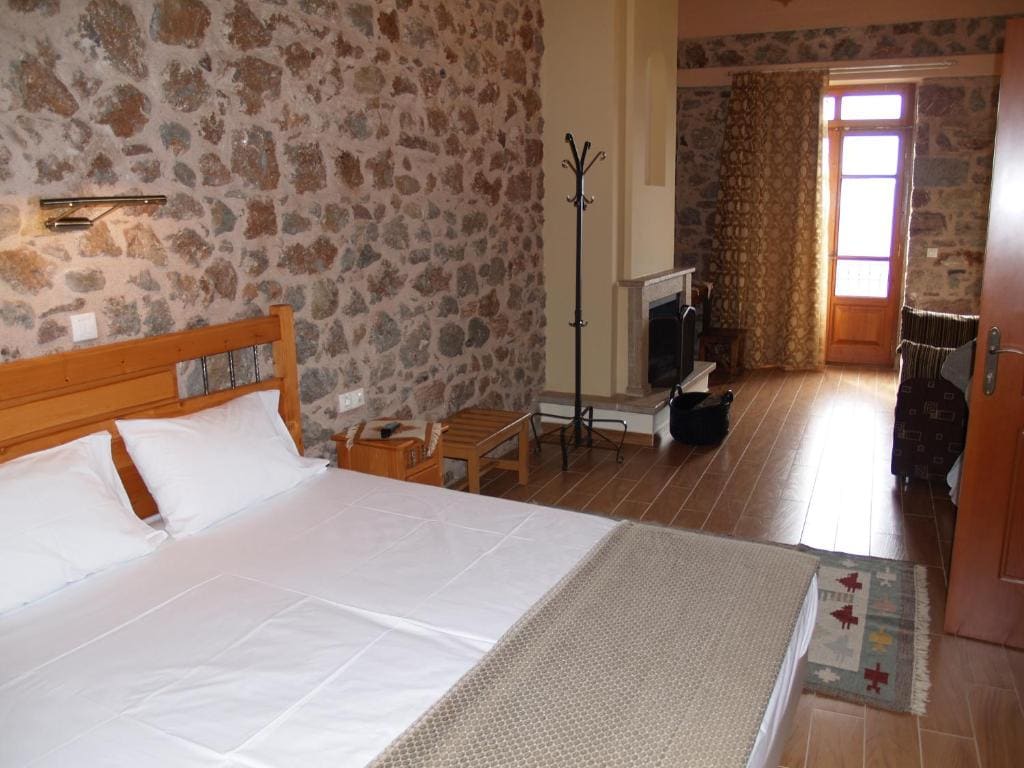 Hotel Parnassos - View 2