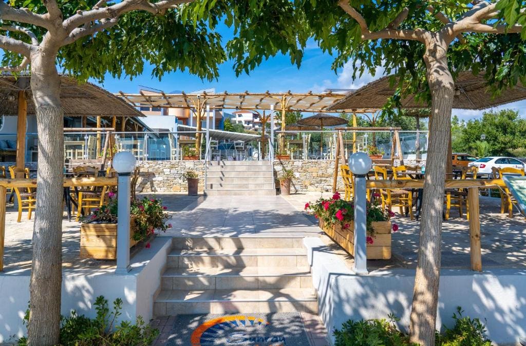 Sunray Hotel - Main view