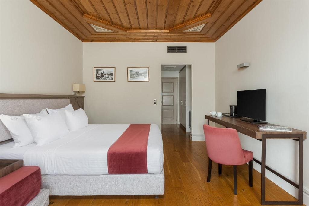 The Lake Hotel - View 3
