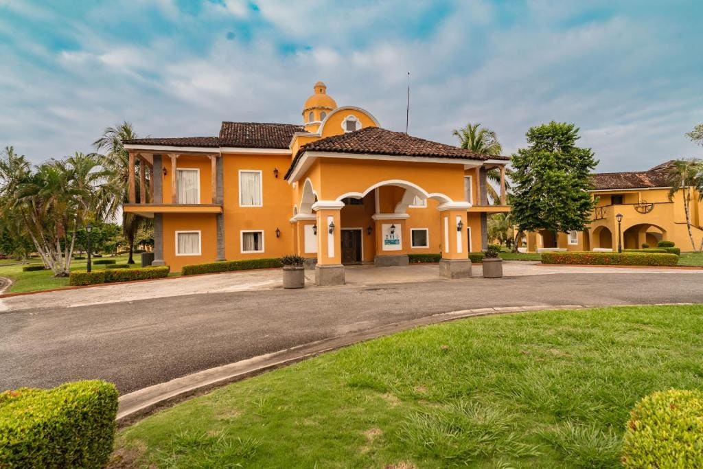 Amatique Bay Hotel - Main view