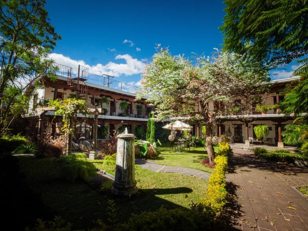 Hotel Cacique Real - Main view