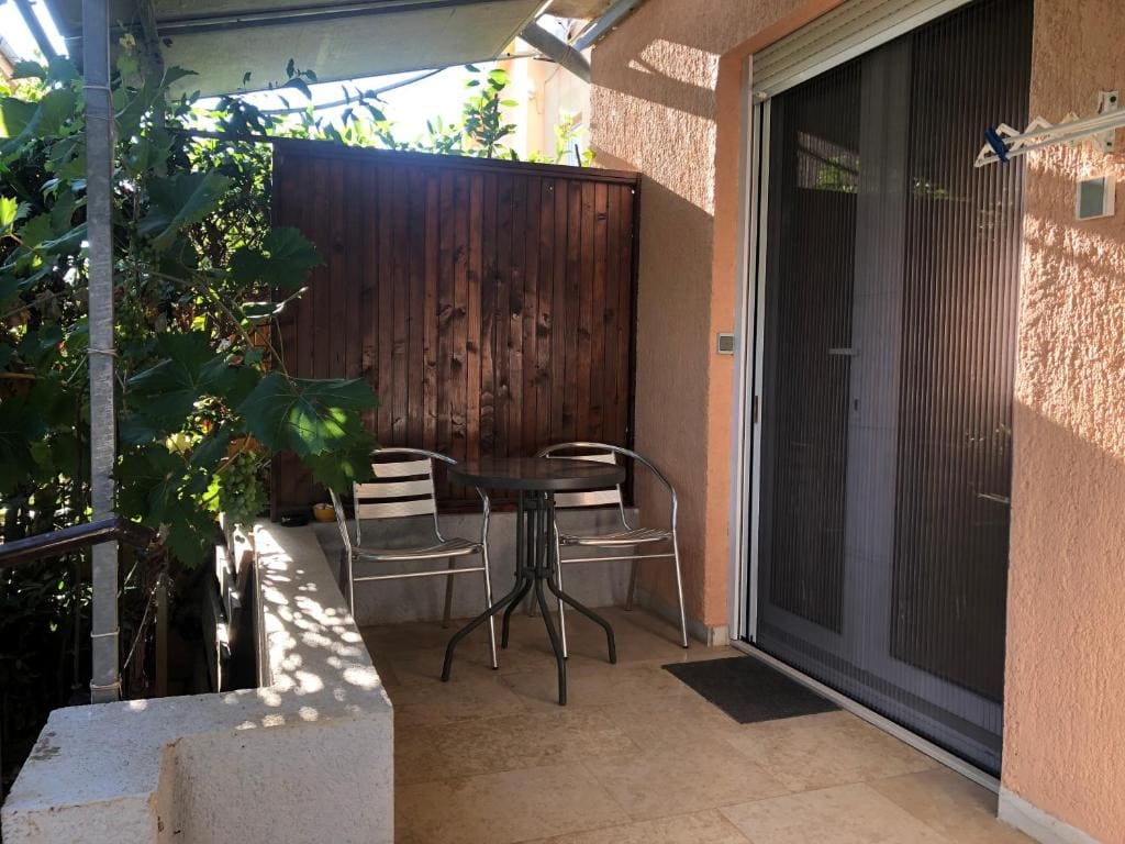 Double room with bathroom, beach close, kitchen use - Main view