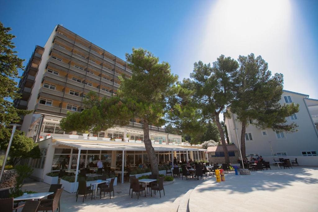 Hotel Dražica - Hotel Resort Dražica - Main view