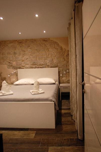 Elegant Residence Rooms - View 4
