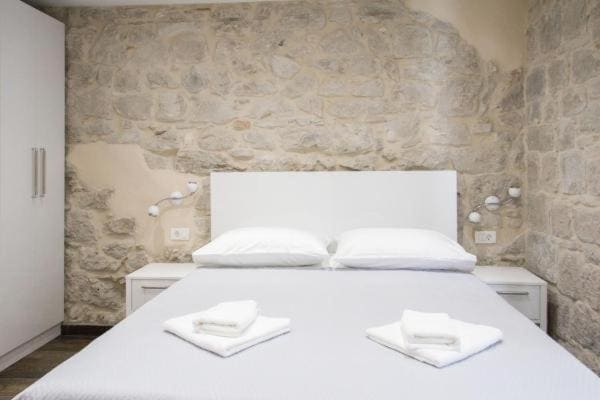 Elegant Residence Rooms - View 6