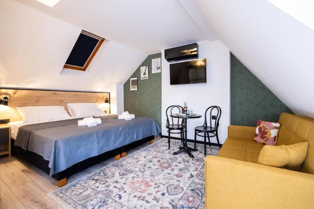Hoppy rooms - Self Check ln - View 7
