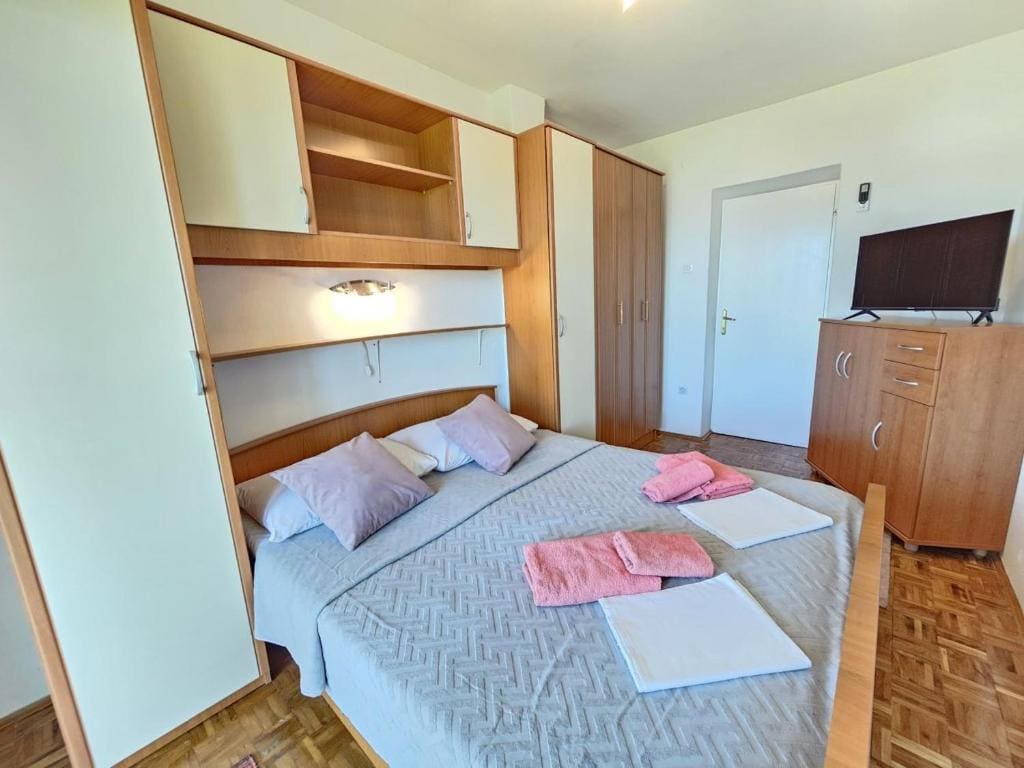 LEO ROOM 1 NV - Room for 2 persons with bathroom and balcony - View 4