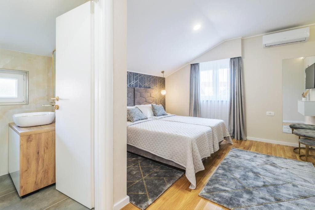 Turta Rooms - View 7